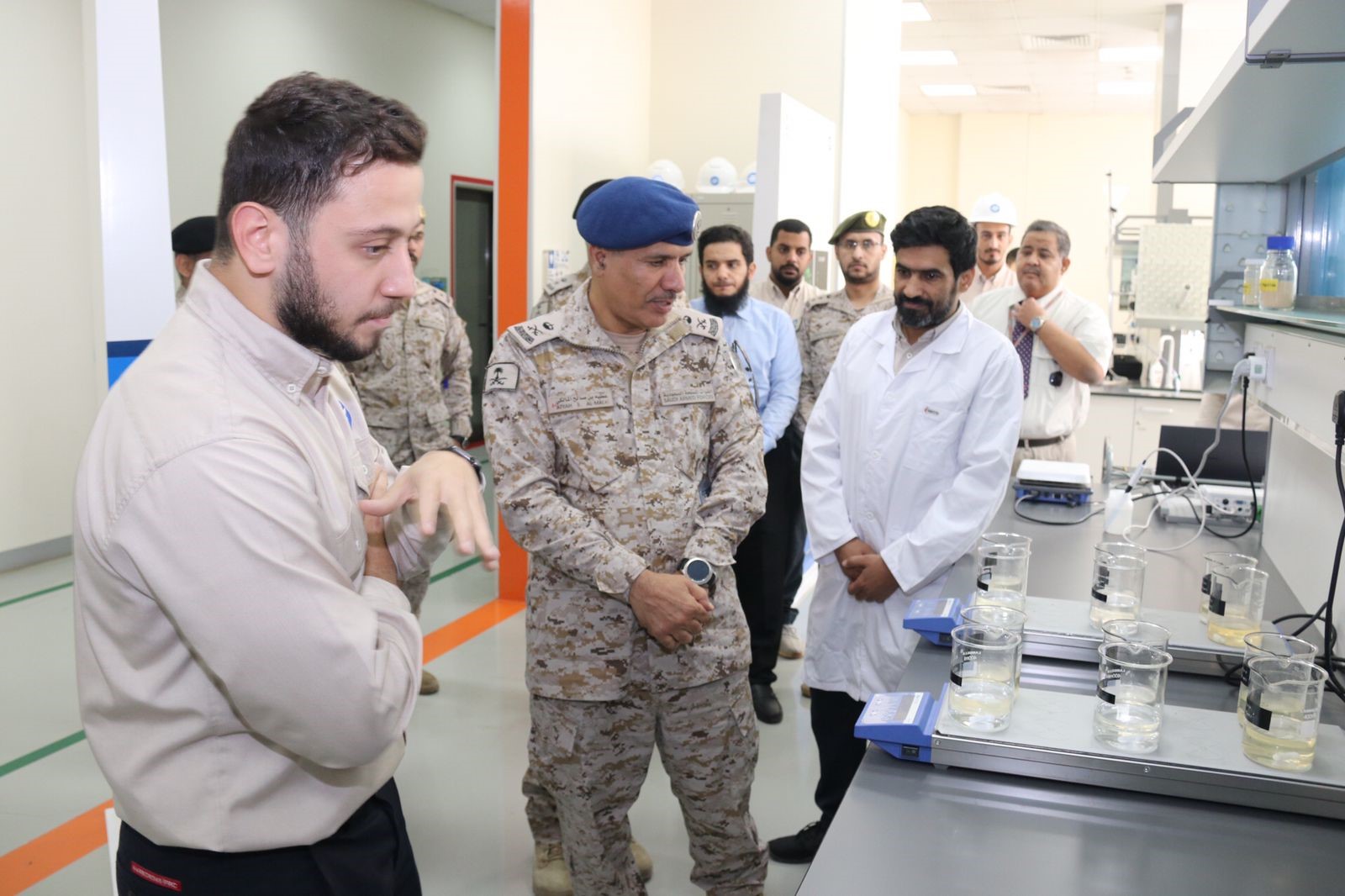 image of وزارة الدفاع تتطلع على تجارب المعهد البحثية والابتكارية الداعمة للمحتوى المحلي